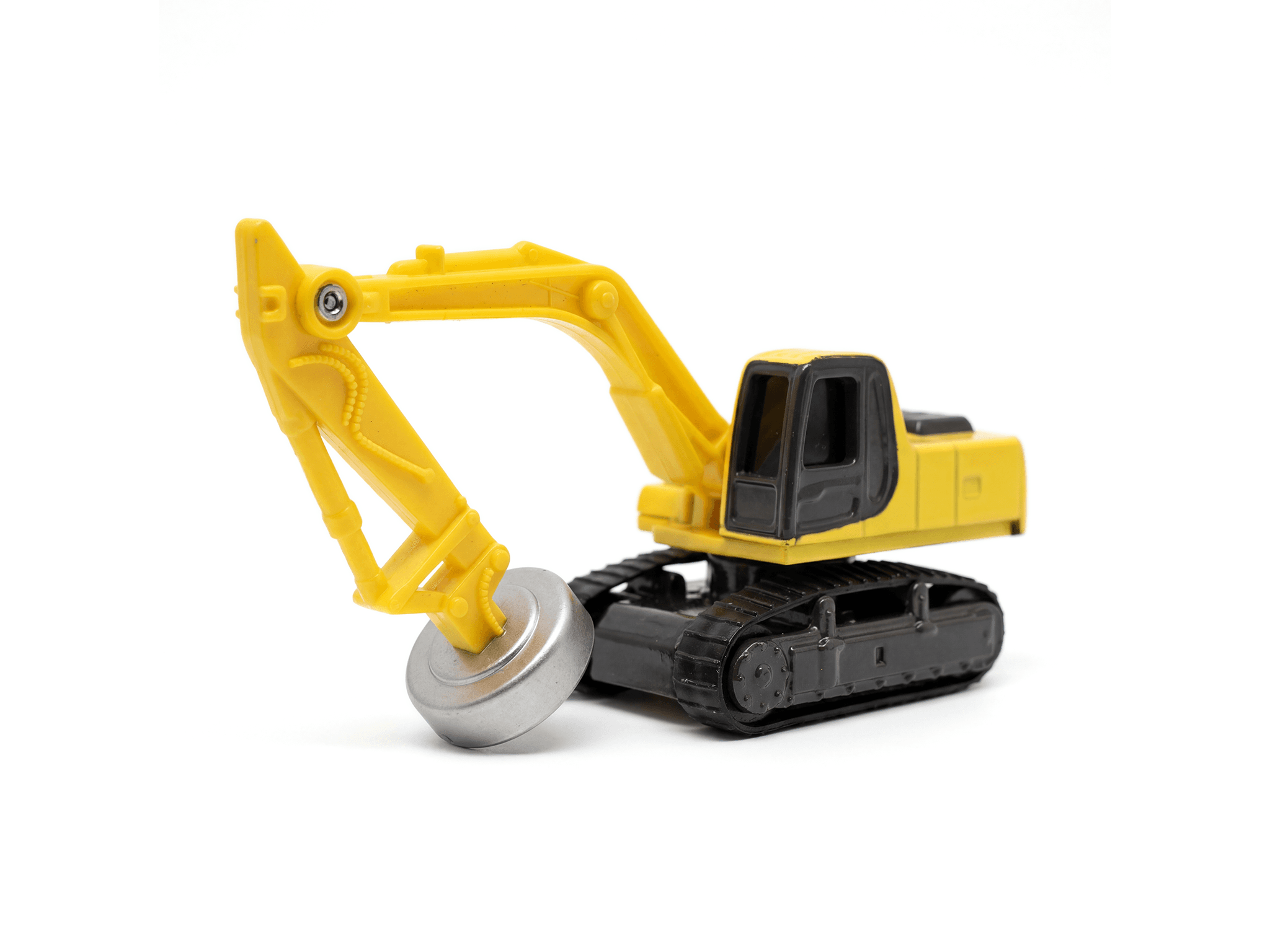 Lift-Magnet Power Shovel