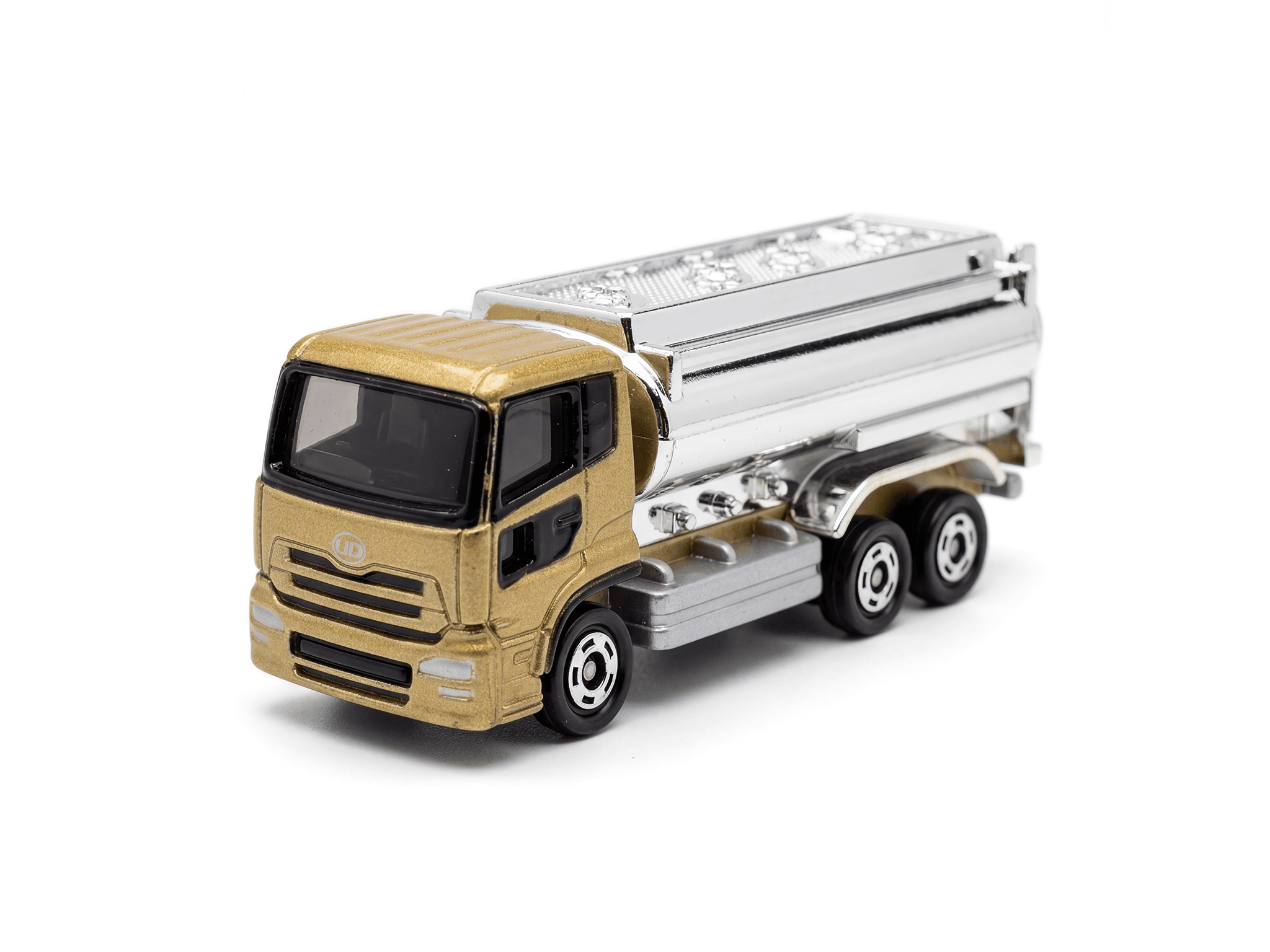 Nissan Diesel Quon Tank Lorry