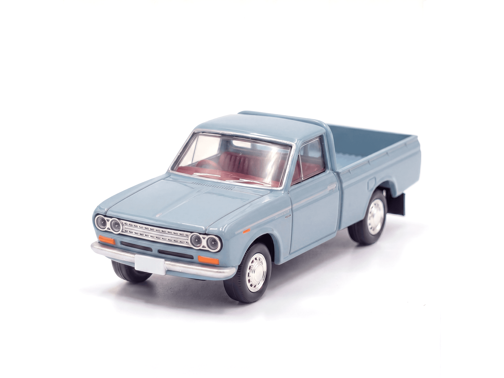 Datsun Truck 1500 Deluxe with Figures