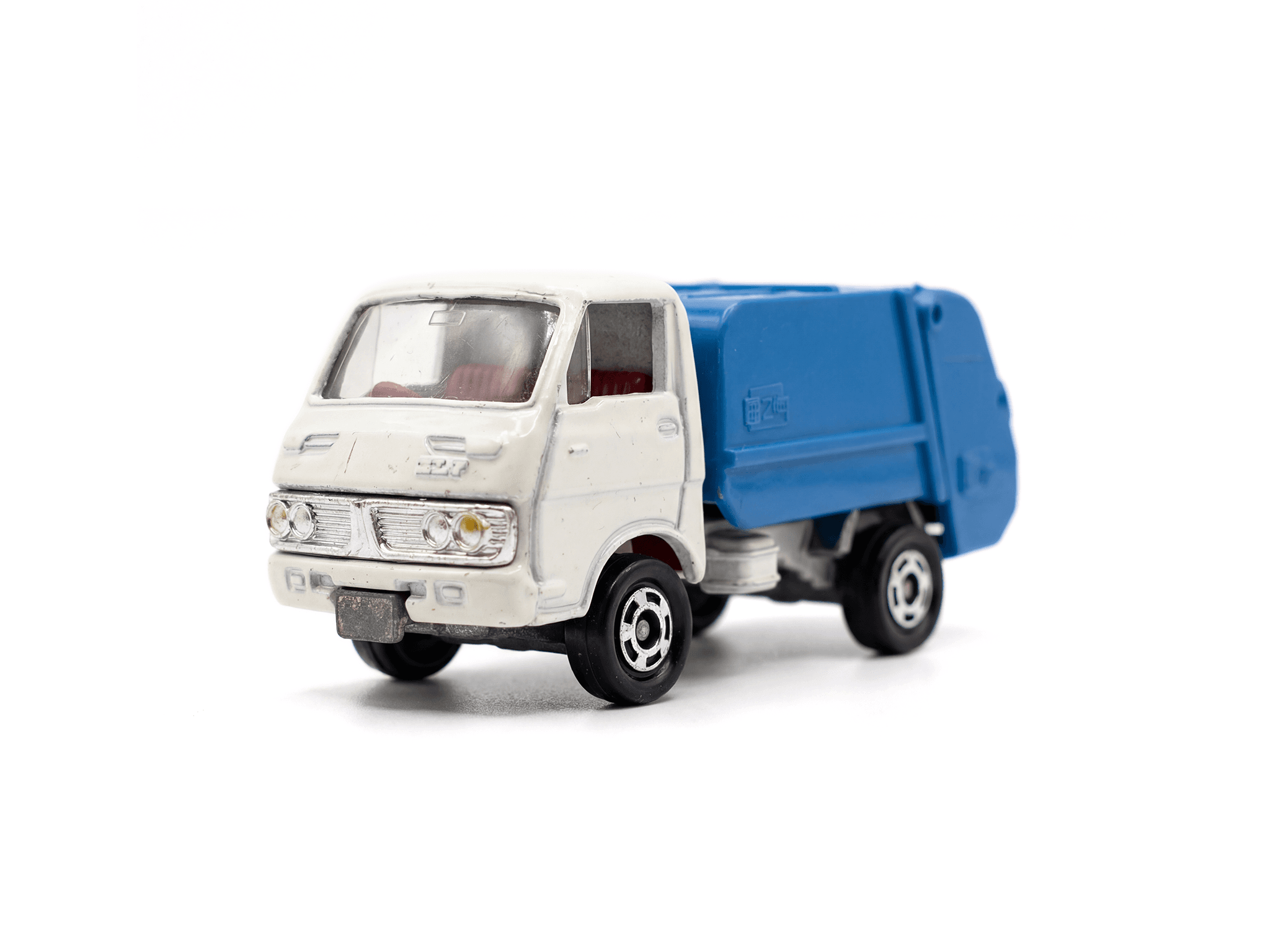 Isuzu Elf Refuse Truck